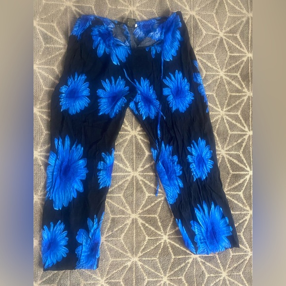 Ingear Other - Ingear Black and Blue Floral vacation lounger pants